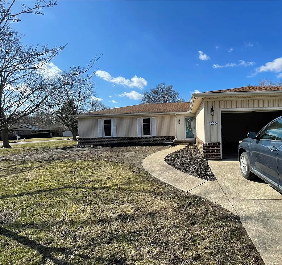 3200 Suncrest Dr photo 1