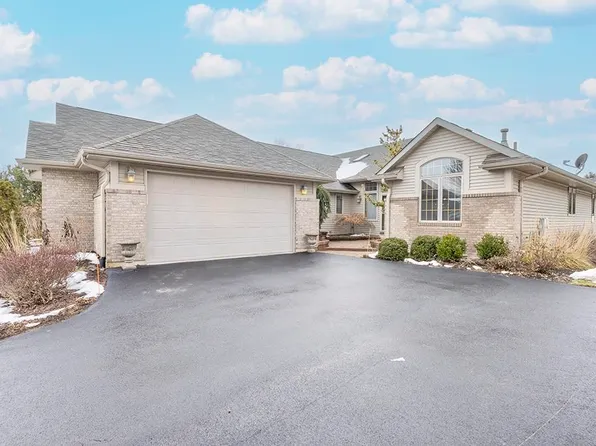 11310 Lindbergh Ln, Poplar Grove, IL 61065