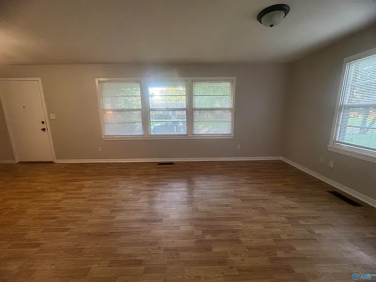 411 Ewing Dr — Photo 32