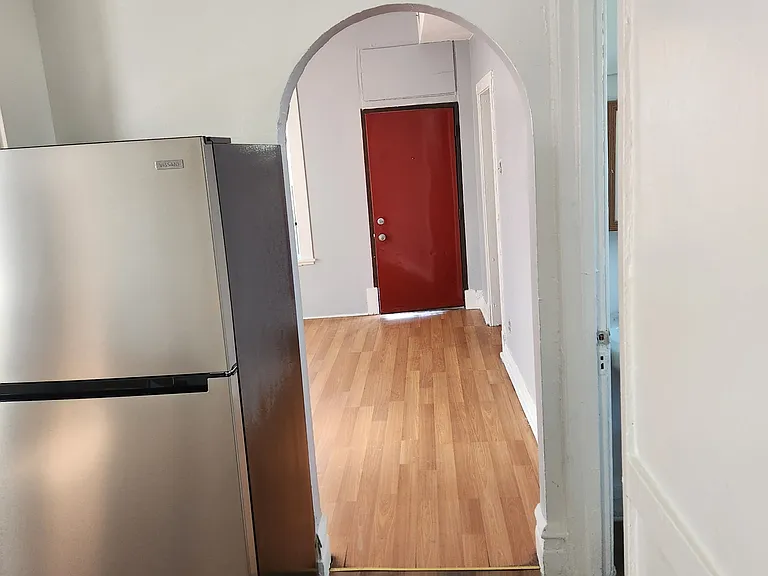 KITCHEN TO LIVINGROOM