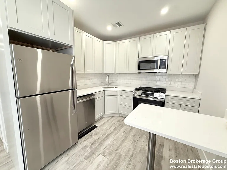 10 Cawfield St #3 — Photo 1