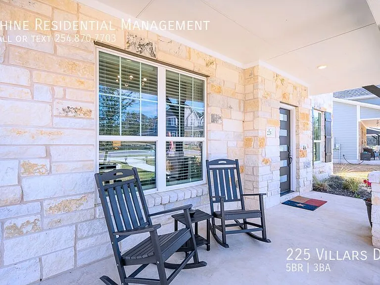 225 Villars Dr — Photo 2