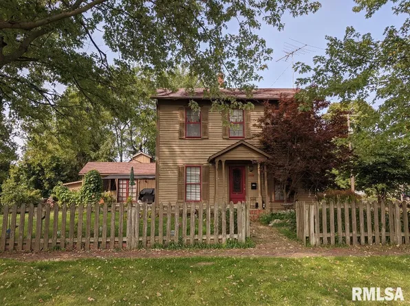 209 E North St, Knoxville, IL 61448
