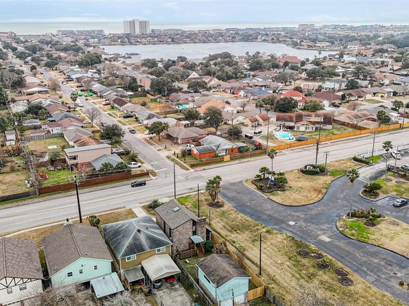 7308 Jones Dr, Galveston, TX 77551