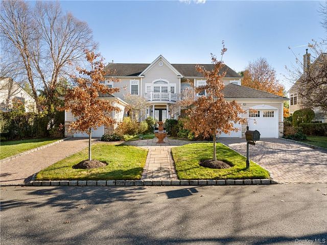 1st image of 19 Hamlet Woods Dr