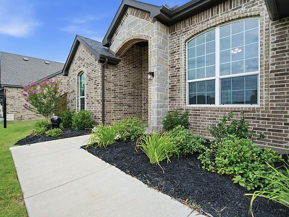 3rd image of 1128 Trinity Dr