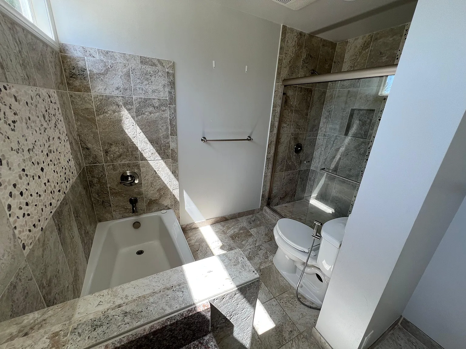 2355 Montecito Dr — Photo 2