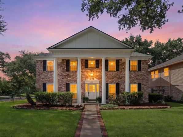 3030 Broadmoor Dr, Sugar Land, TX 77478
