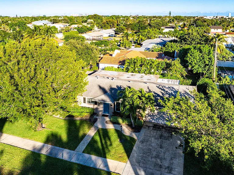 770 NW 3rd Ave — Photo 36