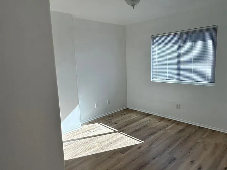 26071 Peck St — Photo 7
