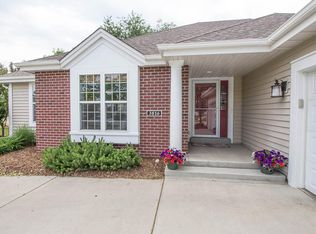3816 Oxbow Dr, Waukesha, WI 53189