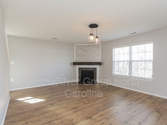 4th image of 1431 River Run Dr