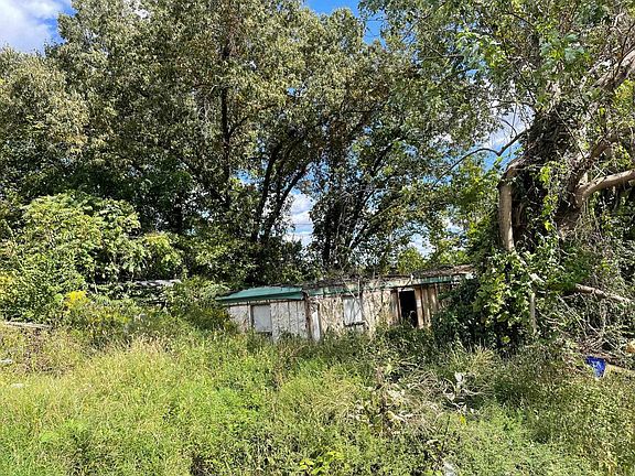 5th image of 304 Berry Ave