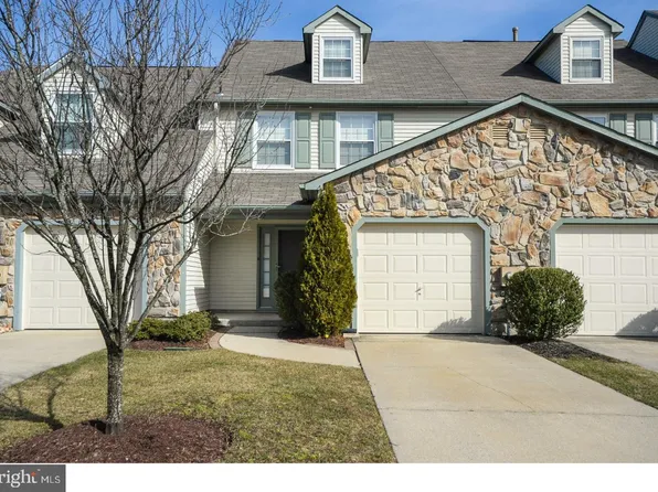 102 Hazelwood Ln, Marlton, NJ 08053