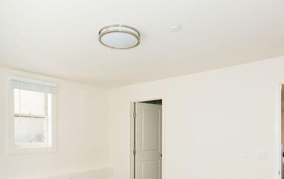 3rd image of 35 Lafayette St