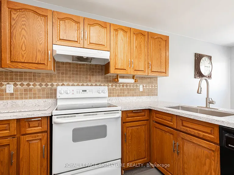 34 Kingswood Dr E — Photo 16