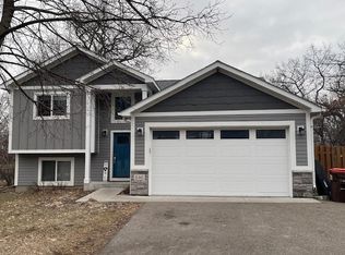646 Grafton Ave N, Oakdale, MN 55128