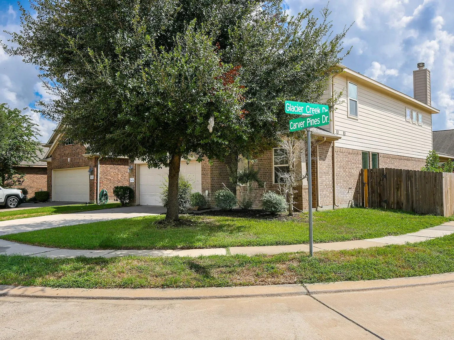 5 bed, 3.5 bath, 2866 sqft, $2,825 — Photo 2