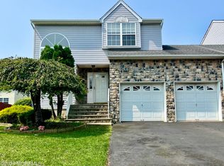 14 Warbler Rd, Marlboro, NJ 07746