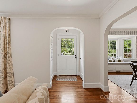 4th image of 3134 Country Club Dr