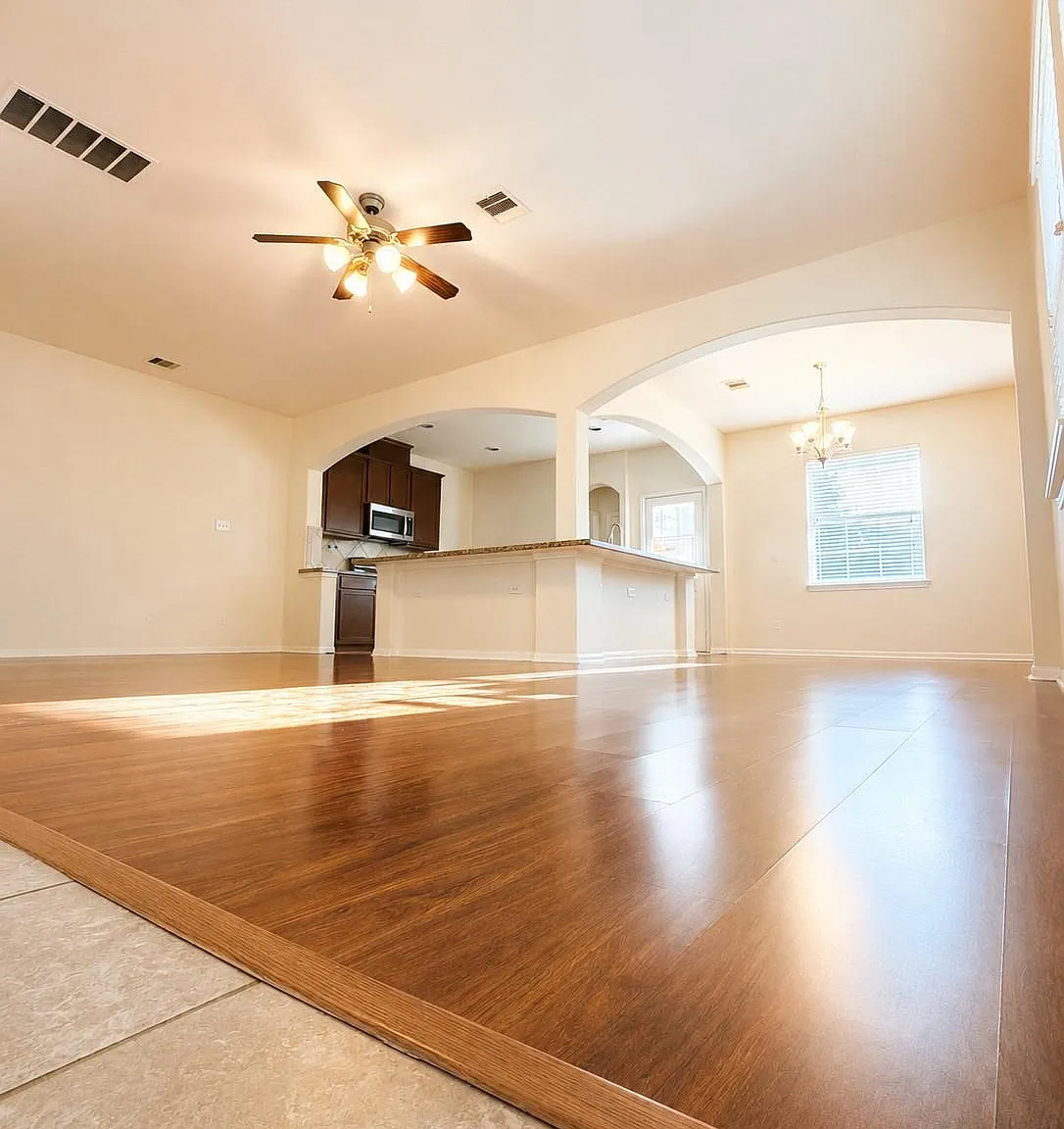 3 bed, 2.5 bath, 1810 sqft, $2,000 — Photo 3