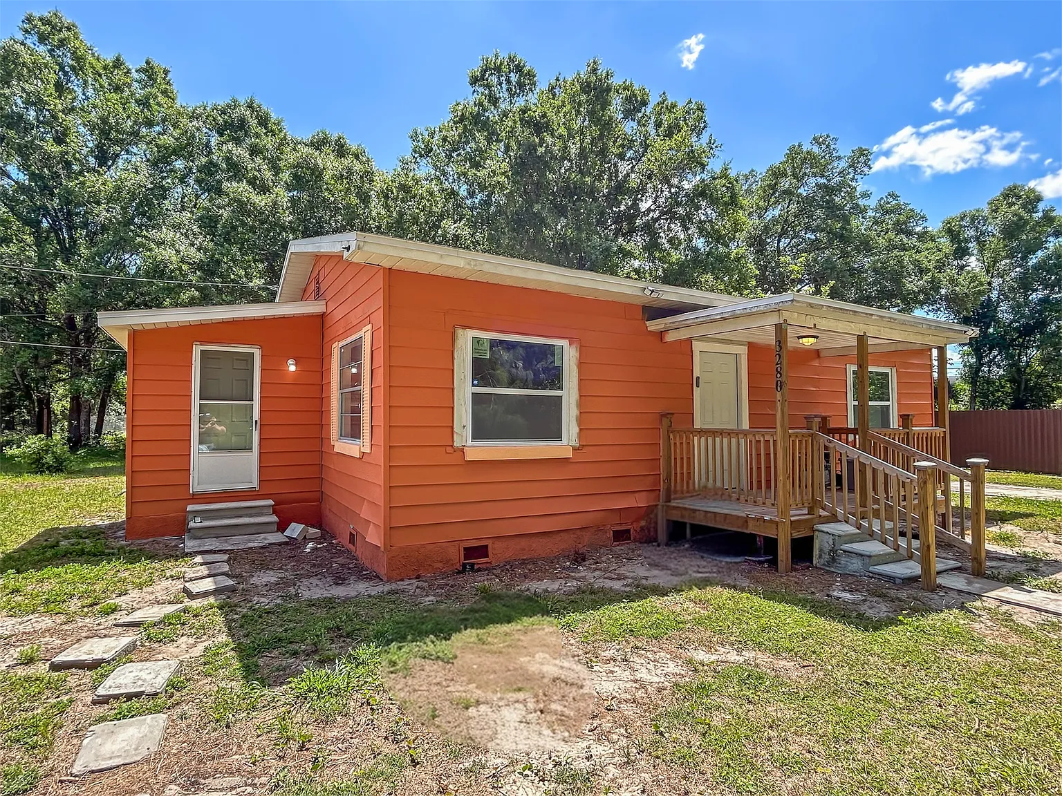 3 bed, 1.5 bath, 936 sqft, $1,500 — Photo 2