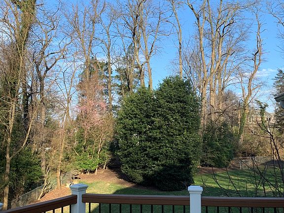 2nd image of 114 Saratoga Waye NE