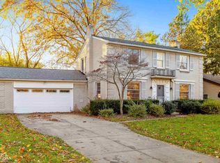 573 Pemberton Rd, Grosse Pointe Park, MI 48230