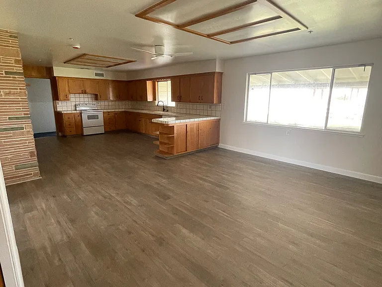 2815 S Rolinda Ave — Photo 3
