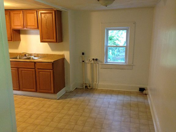 Kitchen eating area