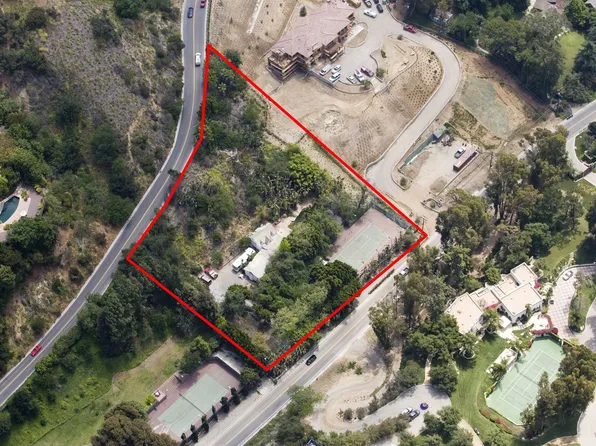 2750 N Benedict Canyon Dr, Beverly Hills, CA 90210
