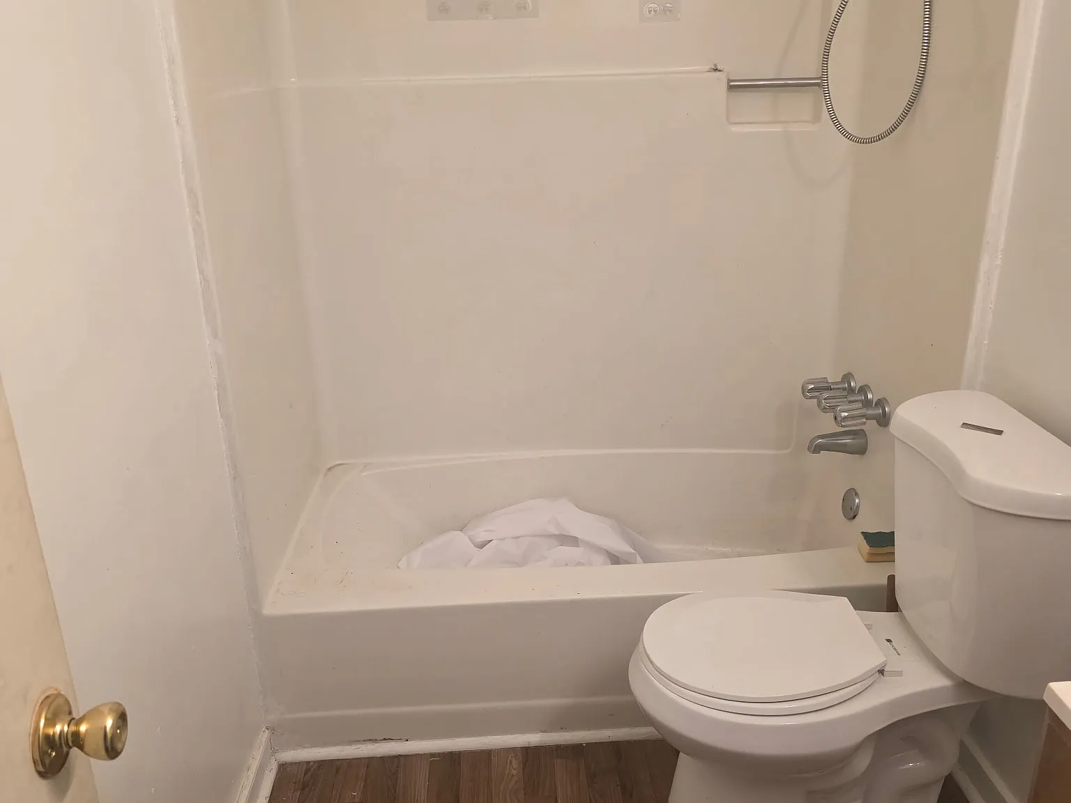 2 bed, 1.5 bath, 1022 sqft, $1,400 — Photo 3