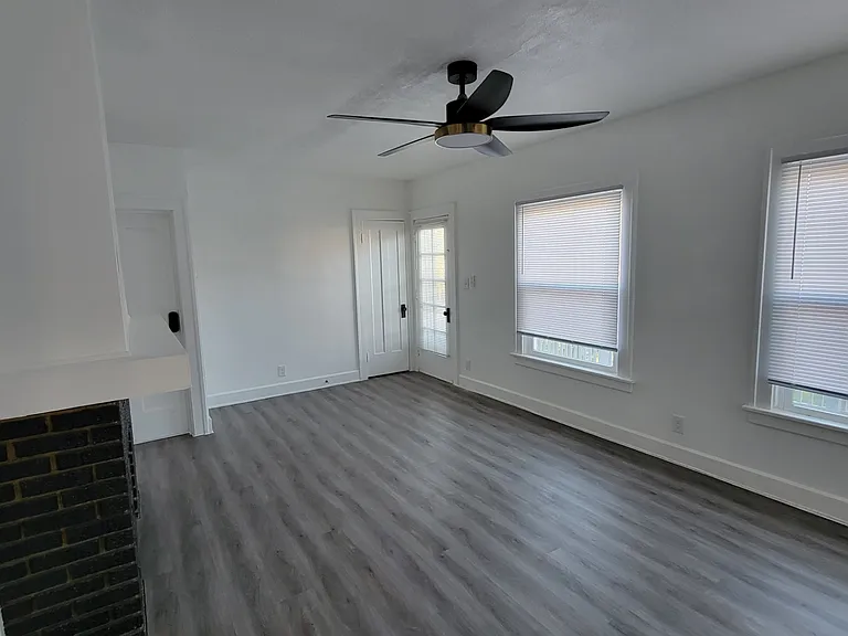 1274 W 89th St #2 — Photo 15