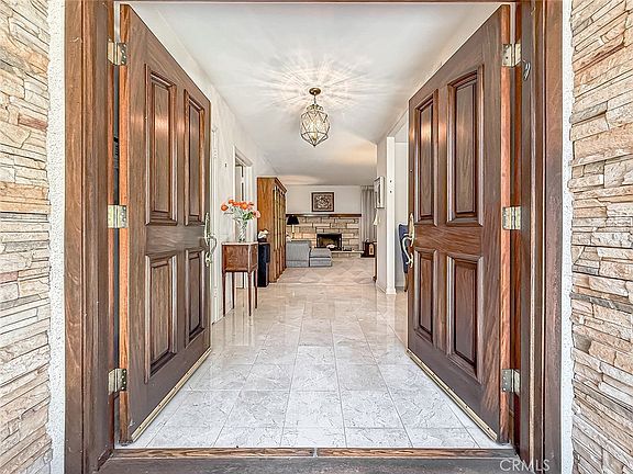 5th image of 9525 Encino Ave