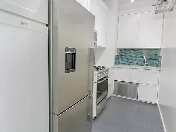 5th image of 144 E 84th St APT 10G