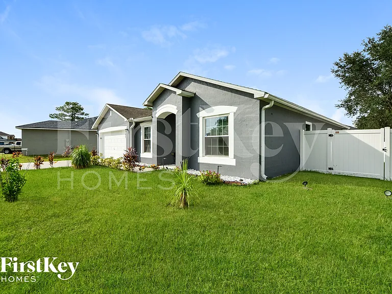 307 Michigan Ln — Photo 2