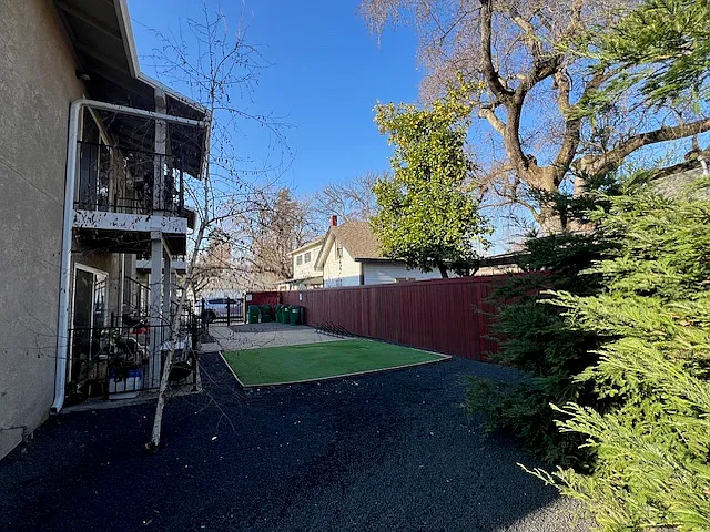 815 Hazel St #B — Photo 16