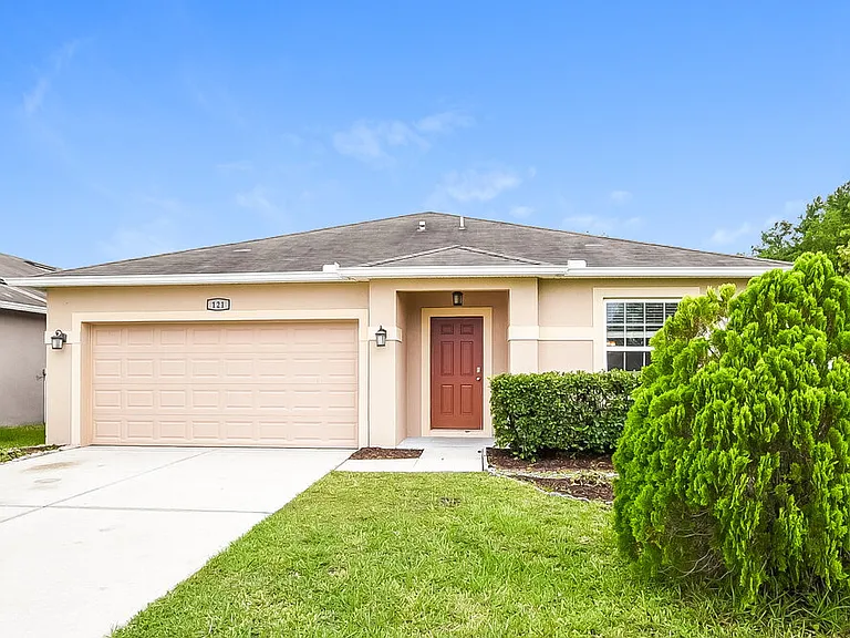 121 Daigledog St — Photo 1