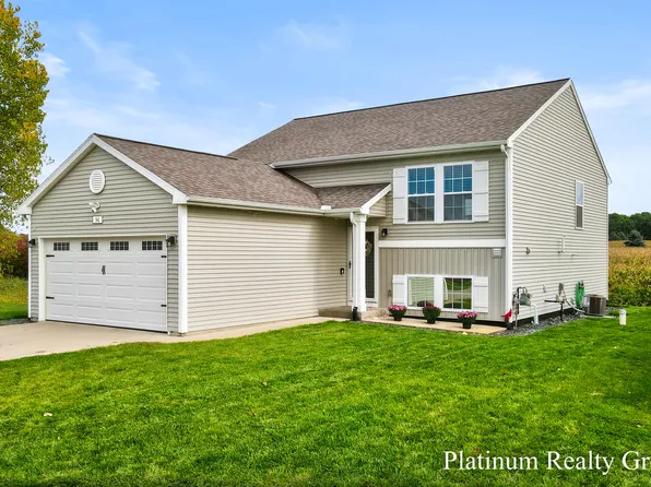 94 Sweet Meadow Dr, Kent City, MI 49330