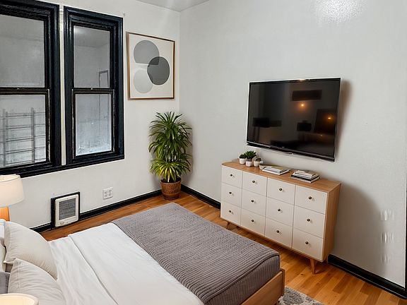 4th image of 639 Manida St #2