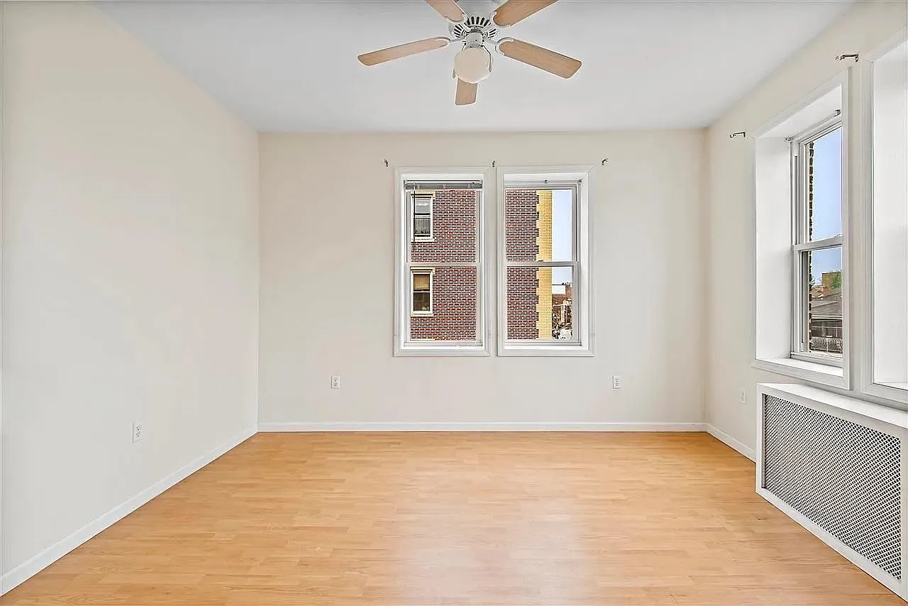 3 bed, 1.0 bath, 1010 sqft, $2,650 — Photo 3