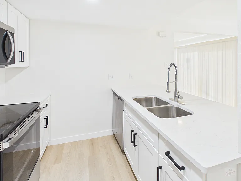 2124 Burton Dr #105 — Photo 4
