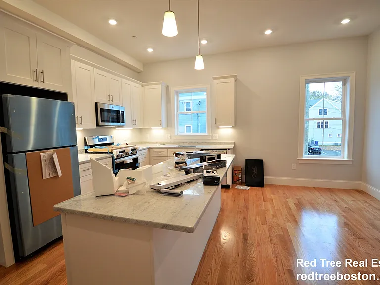 18 Murdock St — Photo 2