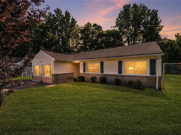 700 Saxon Ct, Chesapeake, VA 23323