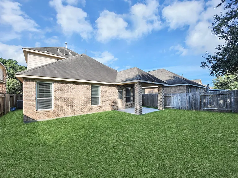 3115 Lake Dr — Photo 38