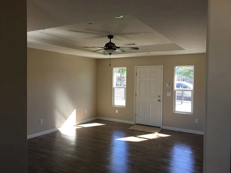 1005 S Baker St — Photo 6
