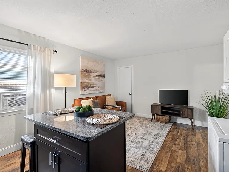 1001-1005 Little Bay Ave — Photo 10