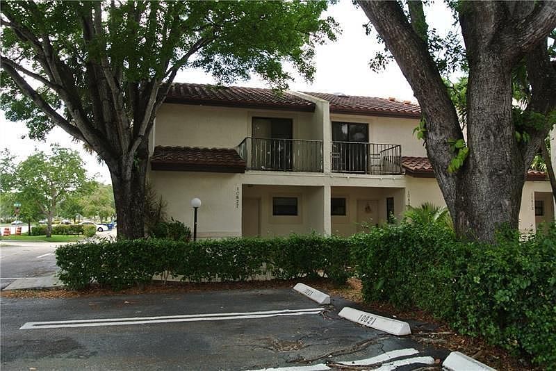 1st image of 10627 Royal Palm Blvd