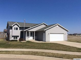 402 Berlin Cir, Marshall, MN 56258