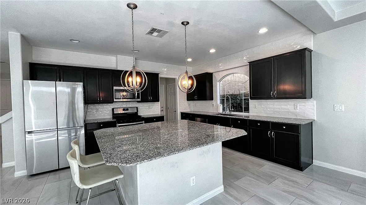 5 bed, 2.5 bath, 2277 sqft, $2,650 — Photo 3